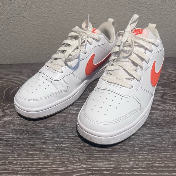 Nike White and orange Athletic sneakers Shoes sz 6y, women’s 7.5 - Picture 3 of 9